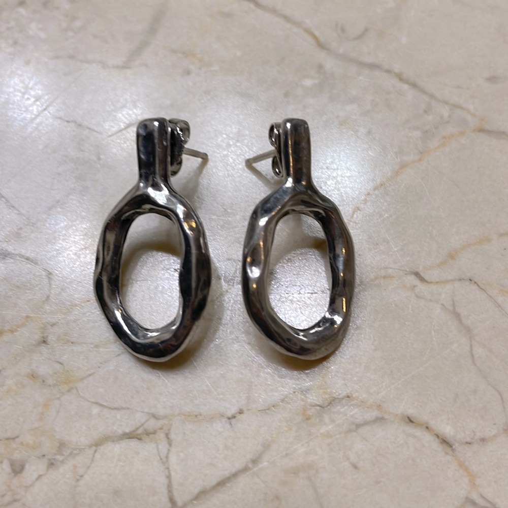 Uno de 50 sheet drop earrings